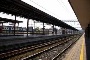 Veduta di paesaggi nel Comune di  Asti (AT) - Stazione ferroviaria di Asti. L'immagine fa parte dell'Atlante dei Paesaggi  astigiani e monferrini, realizzato per una più ampia conoscenza ed efficace salvaguardia del patrimonio paesaggistico del territorio piemontese.