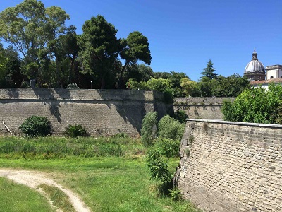 5-le-mura-il-bastione-e-il-fossato