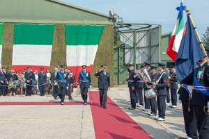 Comandante uscente e subentrante e Massima autorità in rassegna allo Schieramento